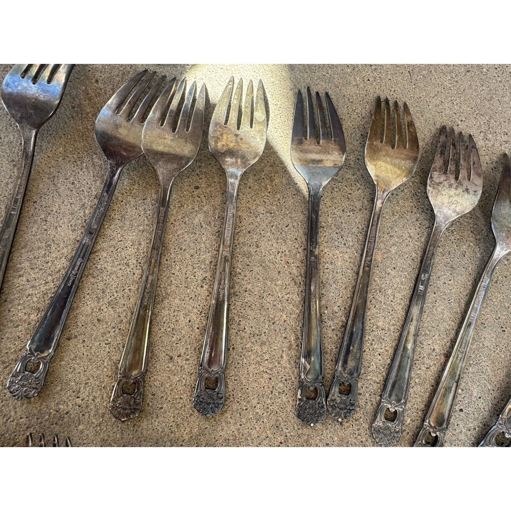 Vintage 1847 Rogers Bros "Eternally Yours" silverplate flatware set Partial - Picture 10 of 13